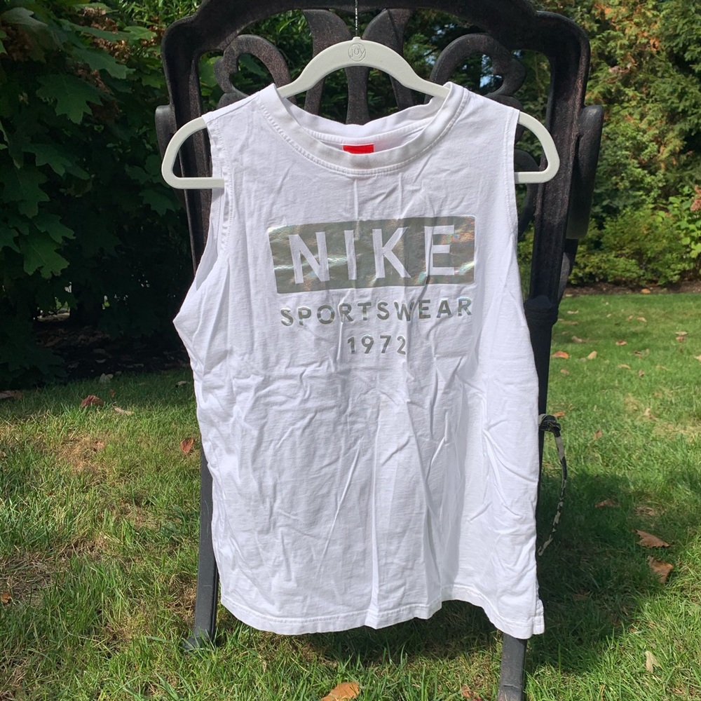 Nike tank top 🌺open to negotiation🌺